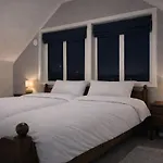 Modern House In With Wood-fired Sauna * Lyngen